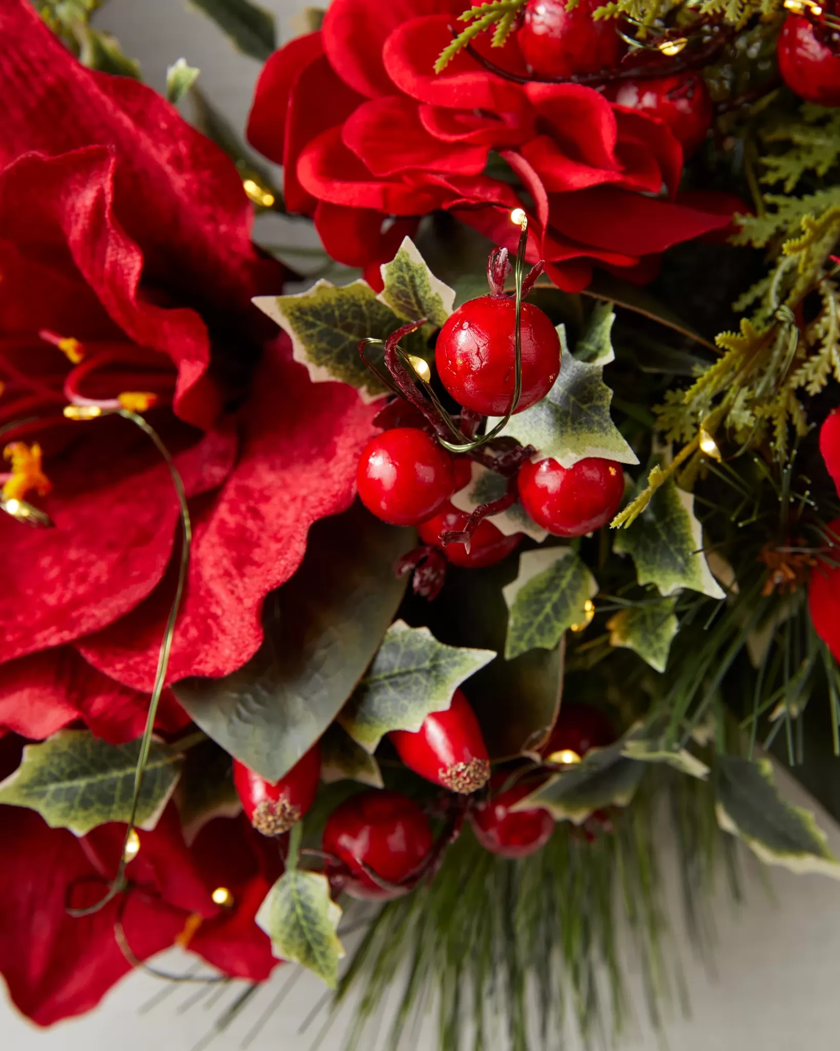 Outlet Crimson Blooms & Berries Foliage Indoor