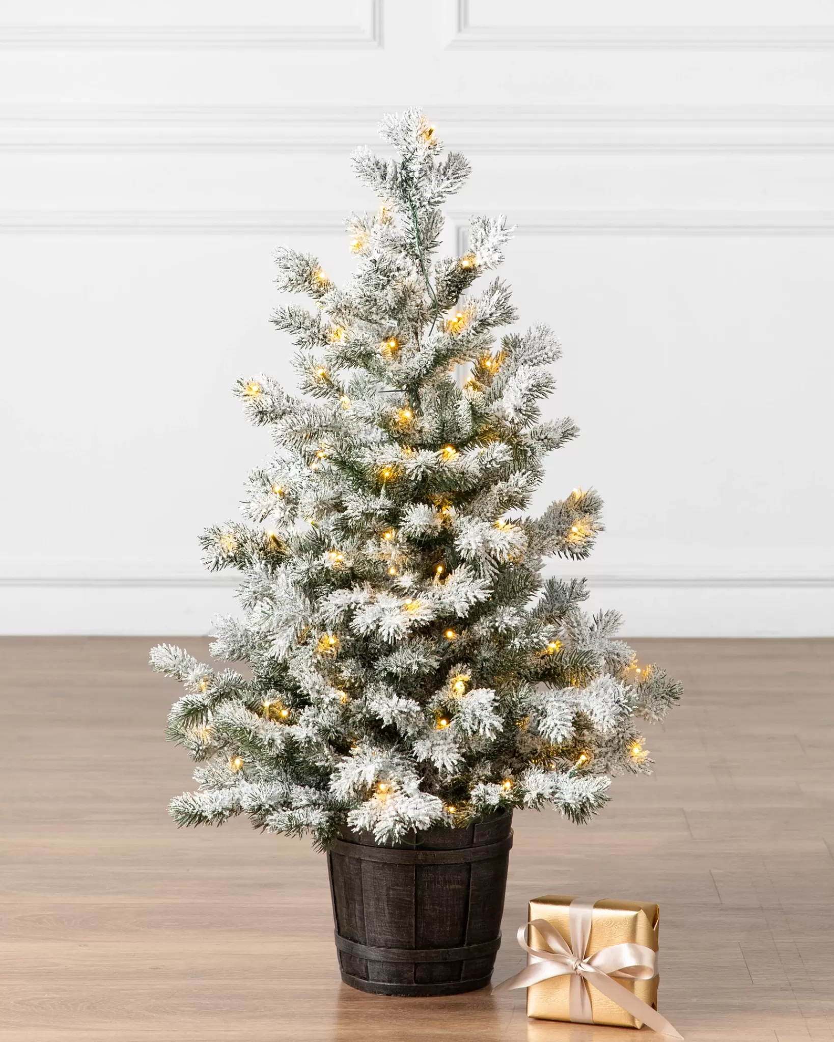 Online Frosted Yukon Spruce Artificial Potted Christmas Trees Outdoor Safe