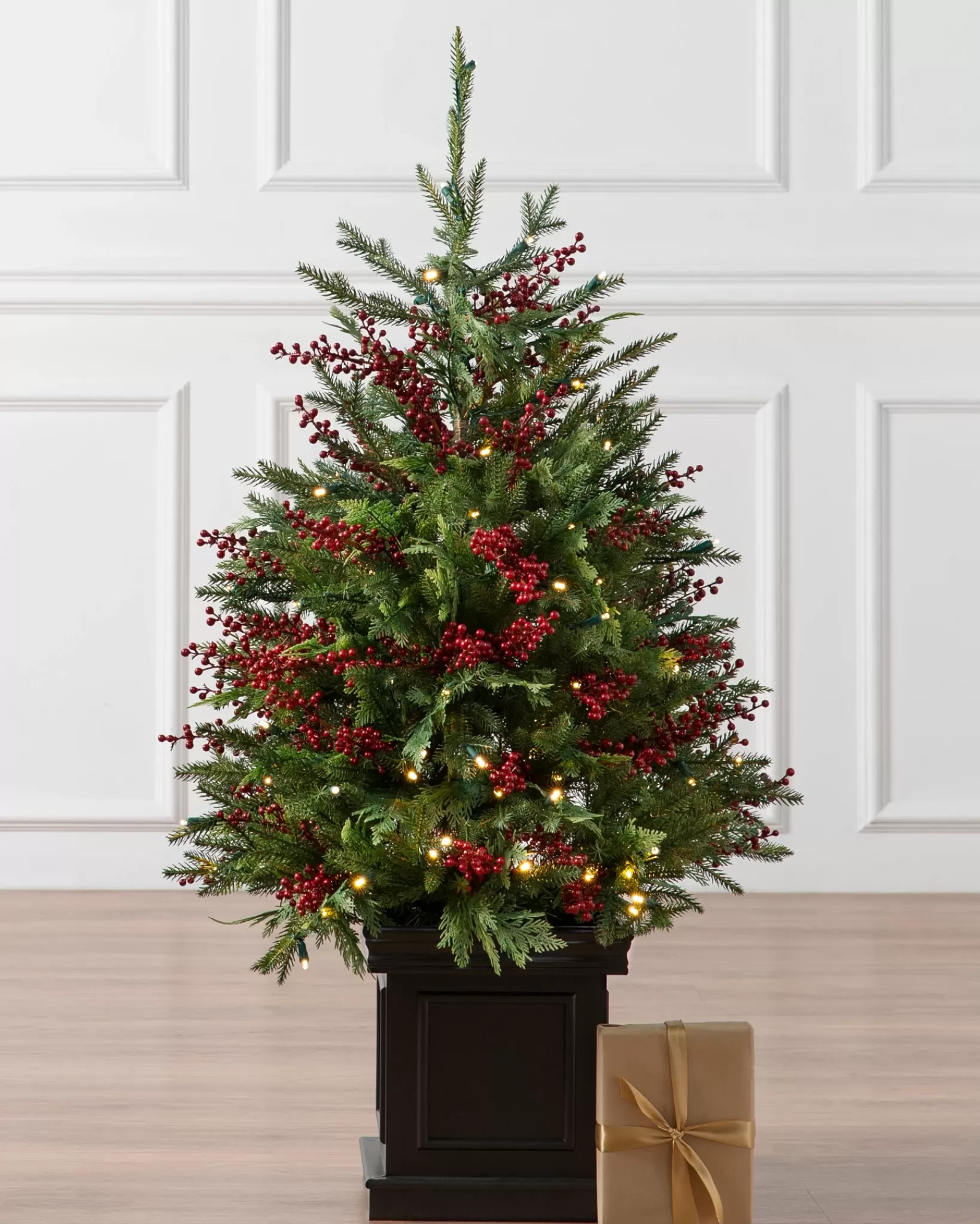 New Outdoor Red Berry Evergreen Potted Trees Outdoor Safe