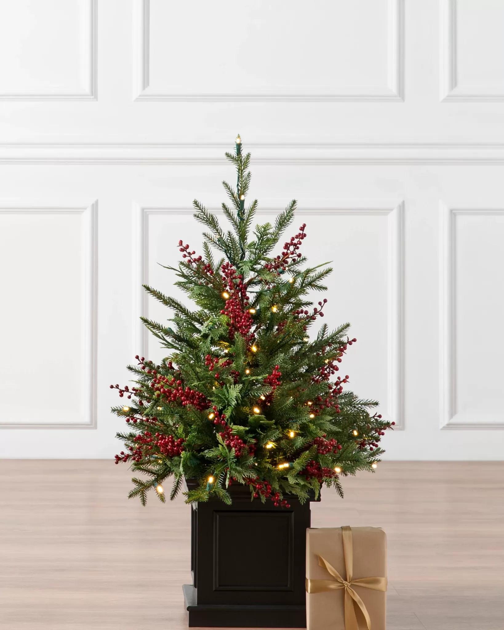 New Outdoor Red Berry Evergreen Potted Trees Outdoor Safe